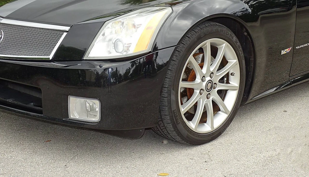 2006 Cadillac XLR-V - Image 14 of 31