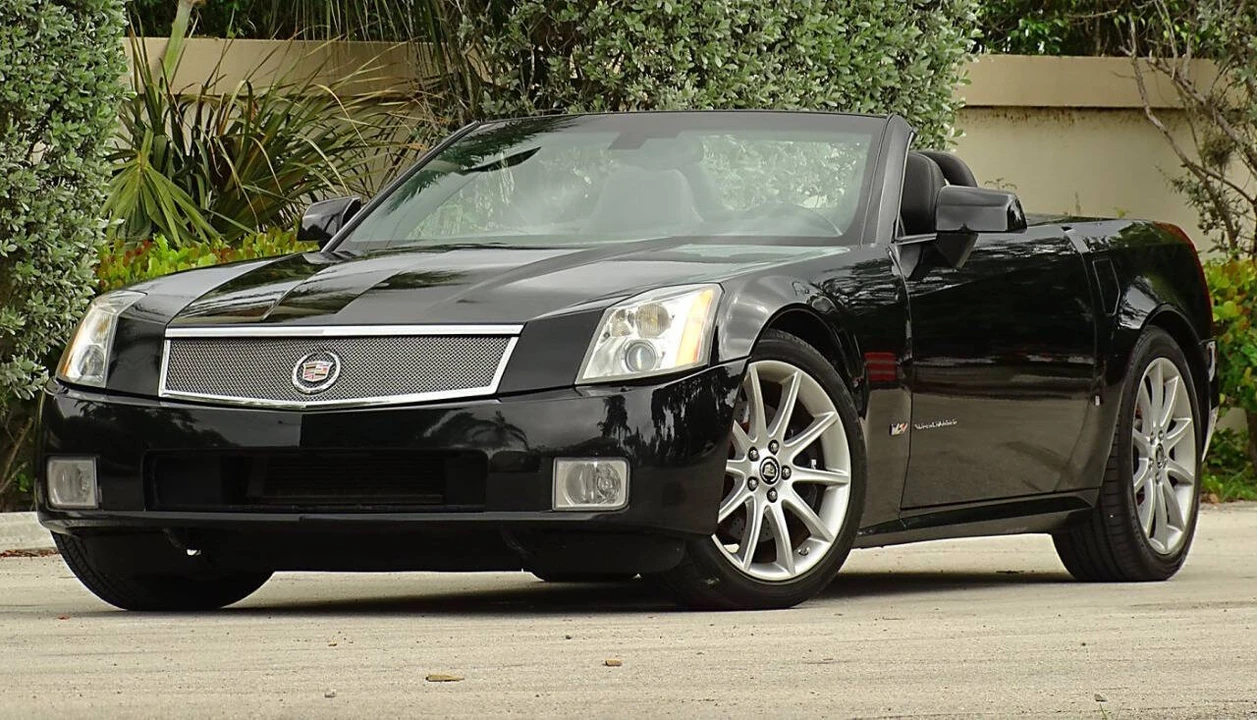2006 Cadillac XLR-V - Image 2 of 31