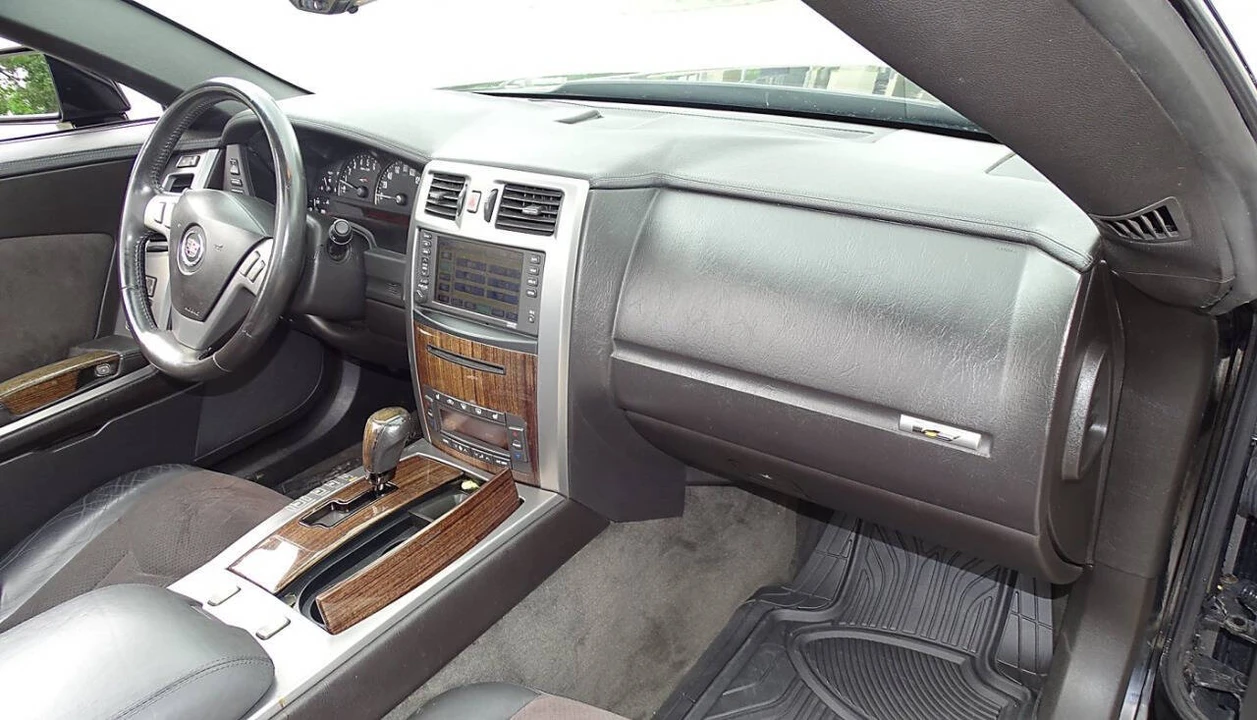 2006 Cadillac XLR-V - Image 28 of 31