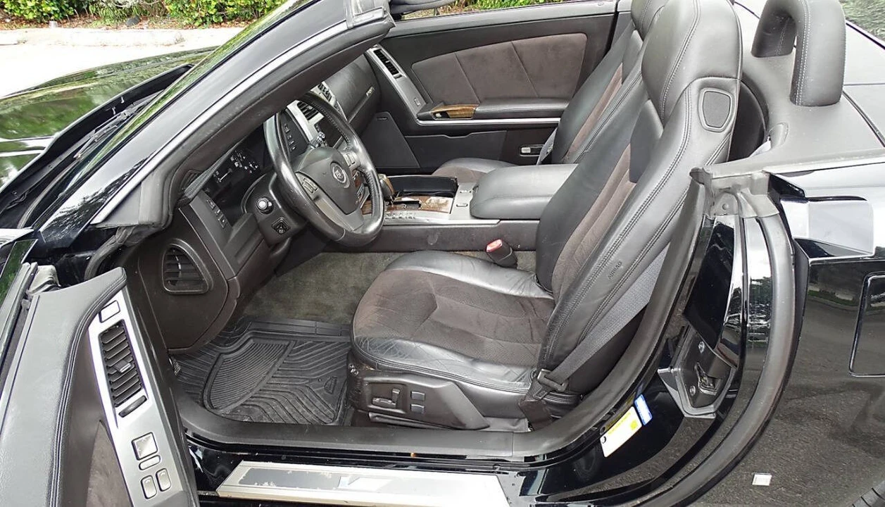 2006 Cadillac XLR-V - Image 23 of 31