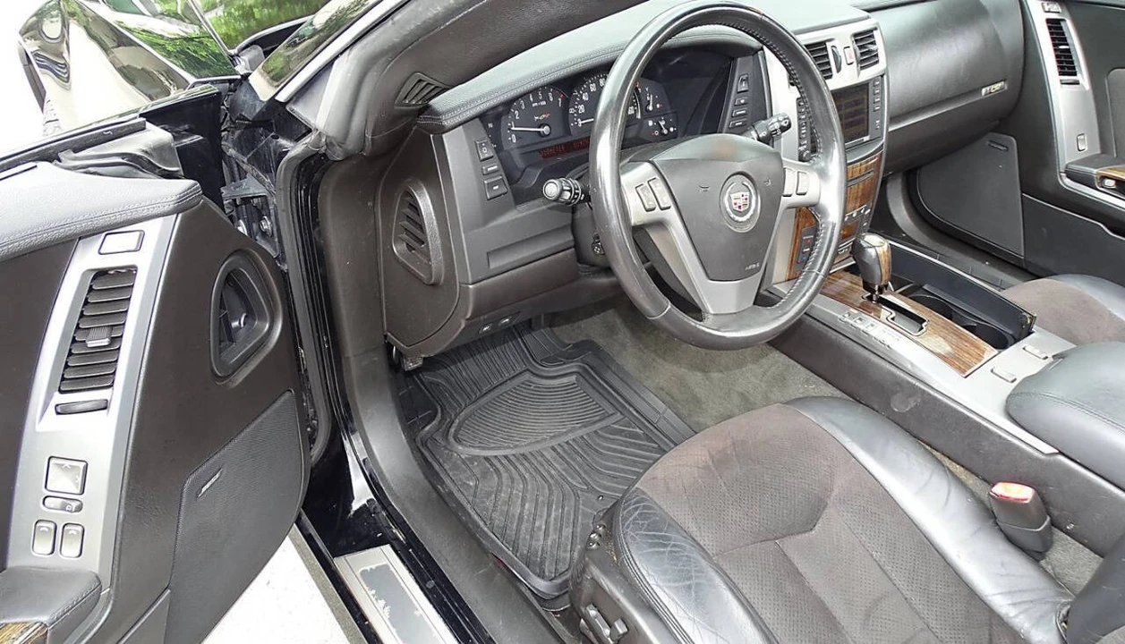 2006 Cadillac XLR-V - Image 24 of 31