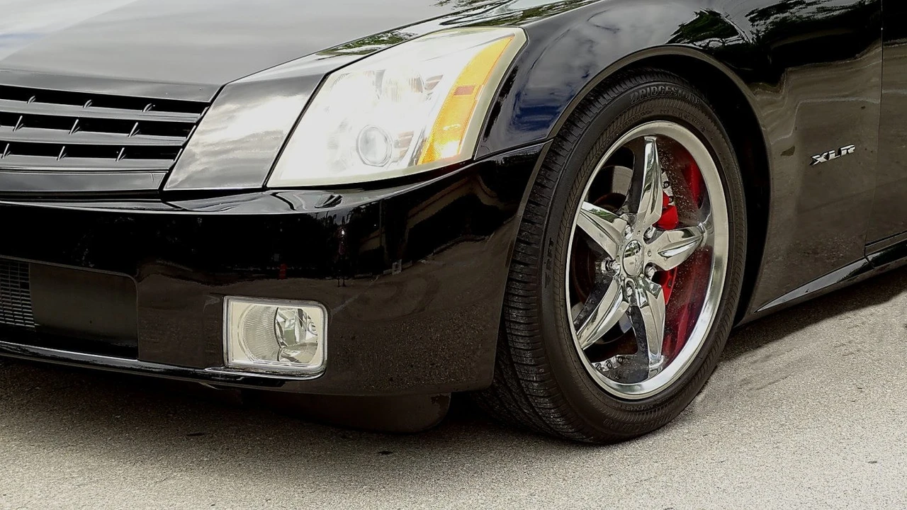 2006 Cadillac XLR - Image 10 of 23