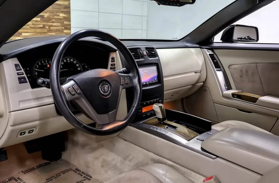 2006 Cadillac XLR-V - Image 12 of 17
