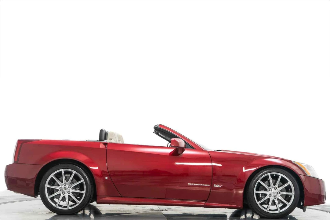 2006 Cadillac XLR-V - Image 2 of 21