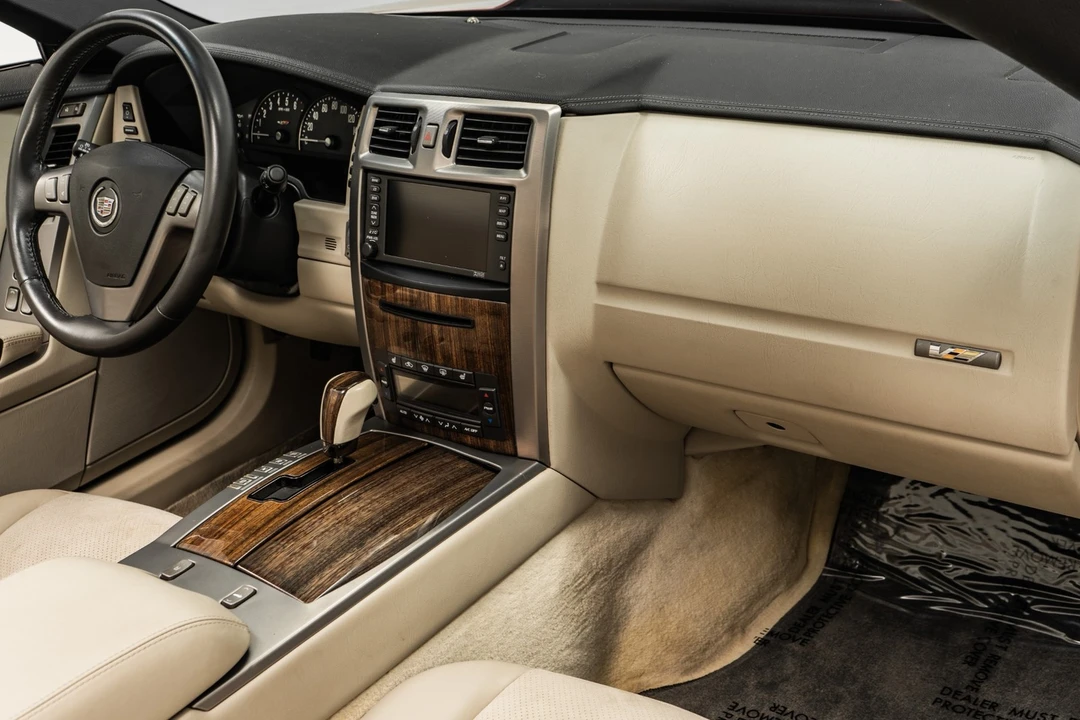 2006 Cadillac XLR-V - Image 14 of 21