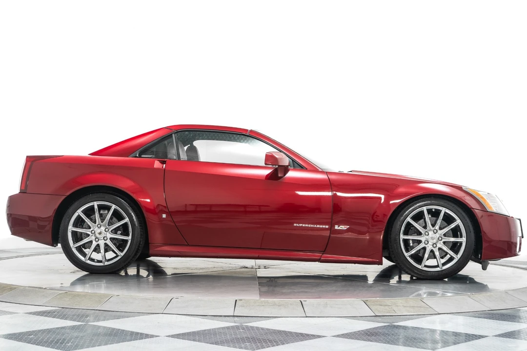 2006 Cadillac XLR-V - Image 17 of 21