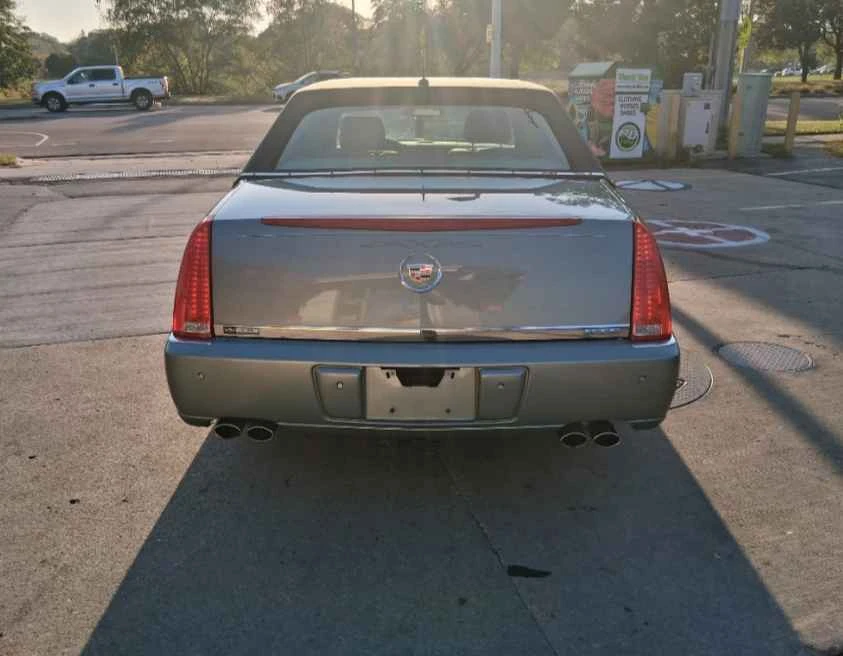 2006 Cadillac DTS - Image 2 of 6