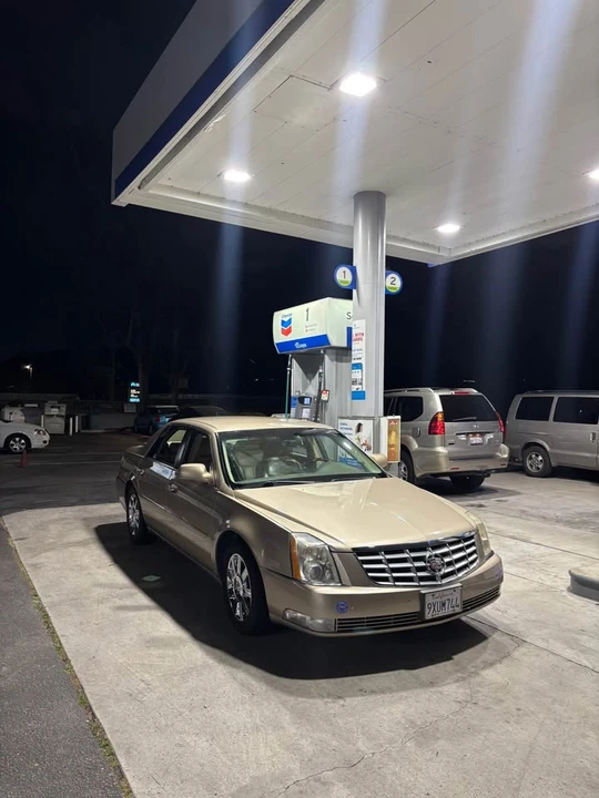 2006 Cadillac DTS - Image 2 of 6