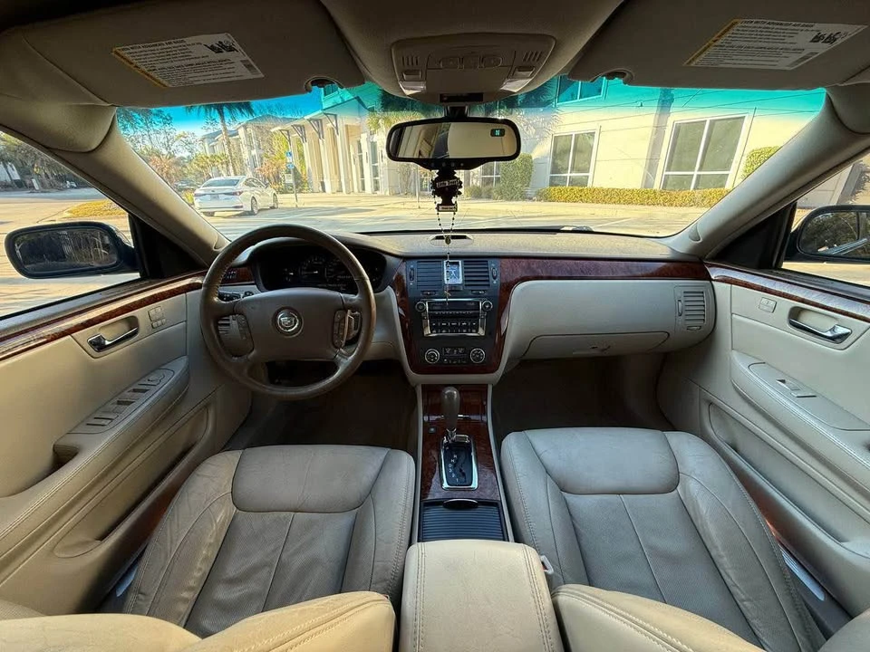 2006 Cadillac DTS - Image 10 of 15