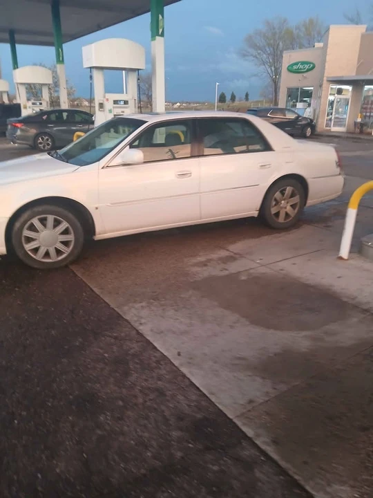 2006 Cadillac DTS - Image 2 of 2