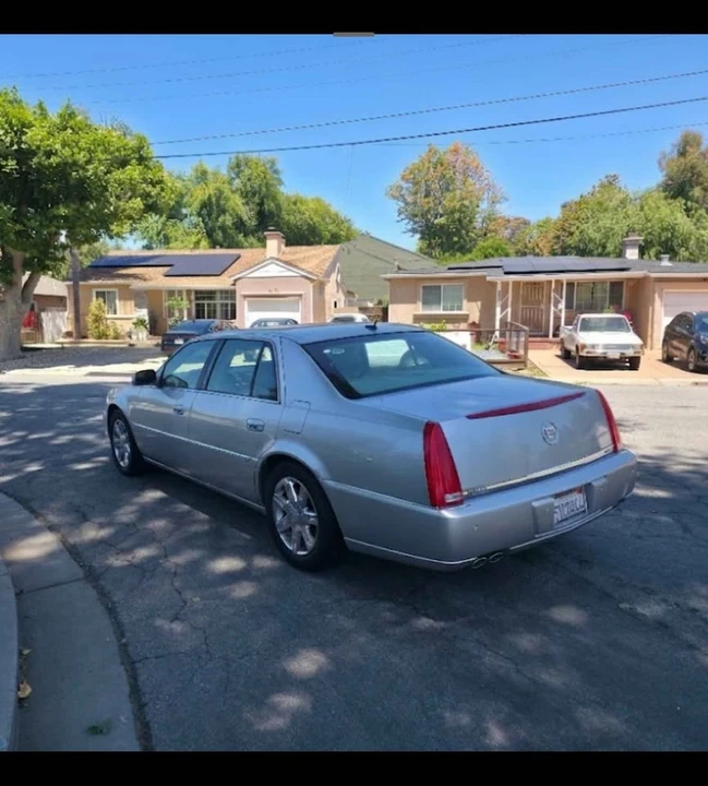 2006 Cadillac DTS - Image 2 of 7