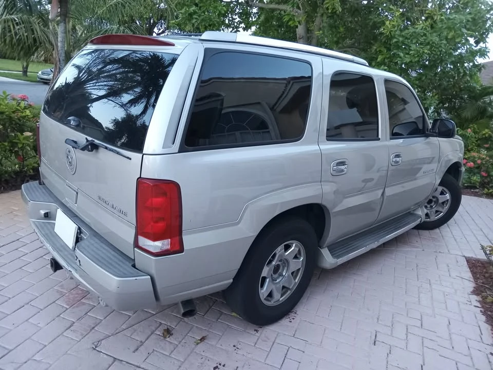 2006 Cadillac Escalade & EXT 2nd Gen - Image 2 of 5