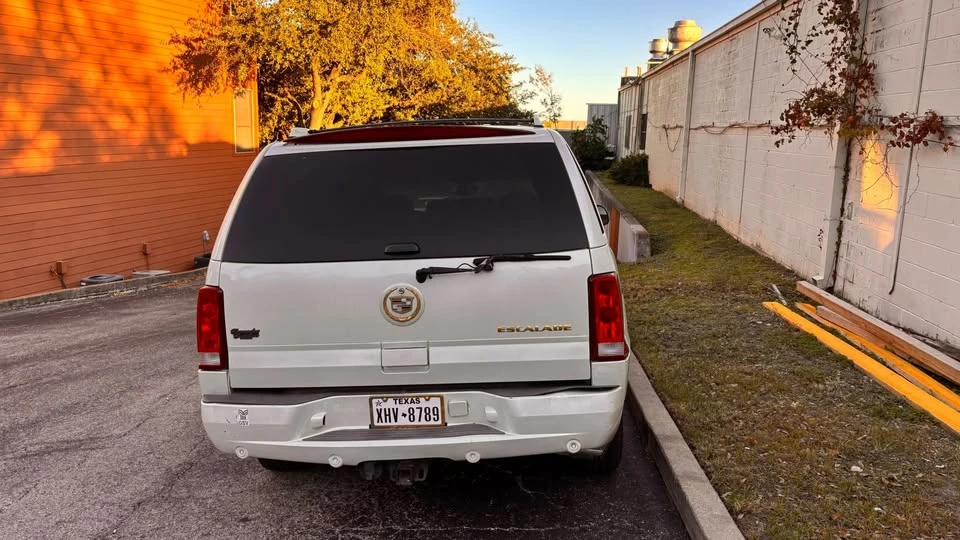 2006 Cadillac Escalade & EXT 2nd Gen - Image 2 of 8