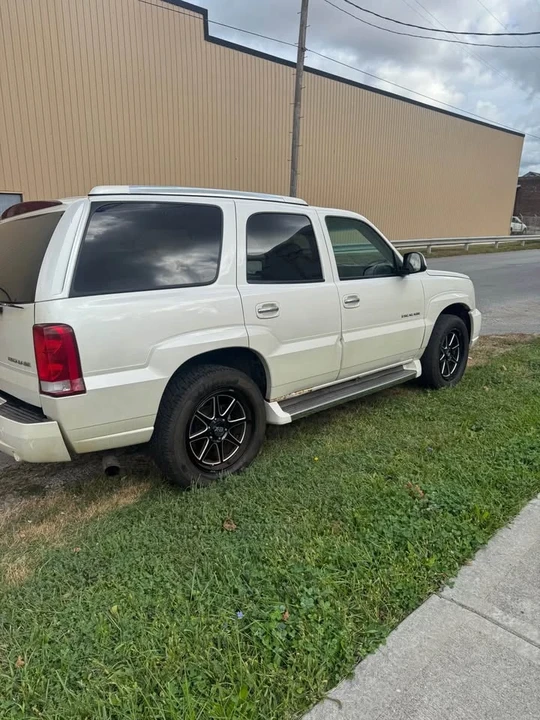 2006 Cadillac Escalade & EXT 2nd Gen - Image 2 of 7