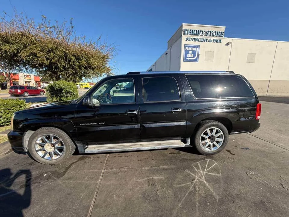 2006 Cadillac Escalade & EXT 2nd Gen - Image 2 of 9
