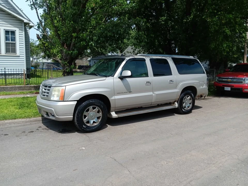 2006 Cadillac Escalade & EXT 2nd Gen - Image 2 of 9