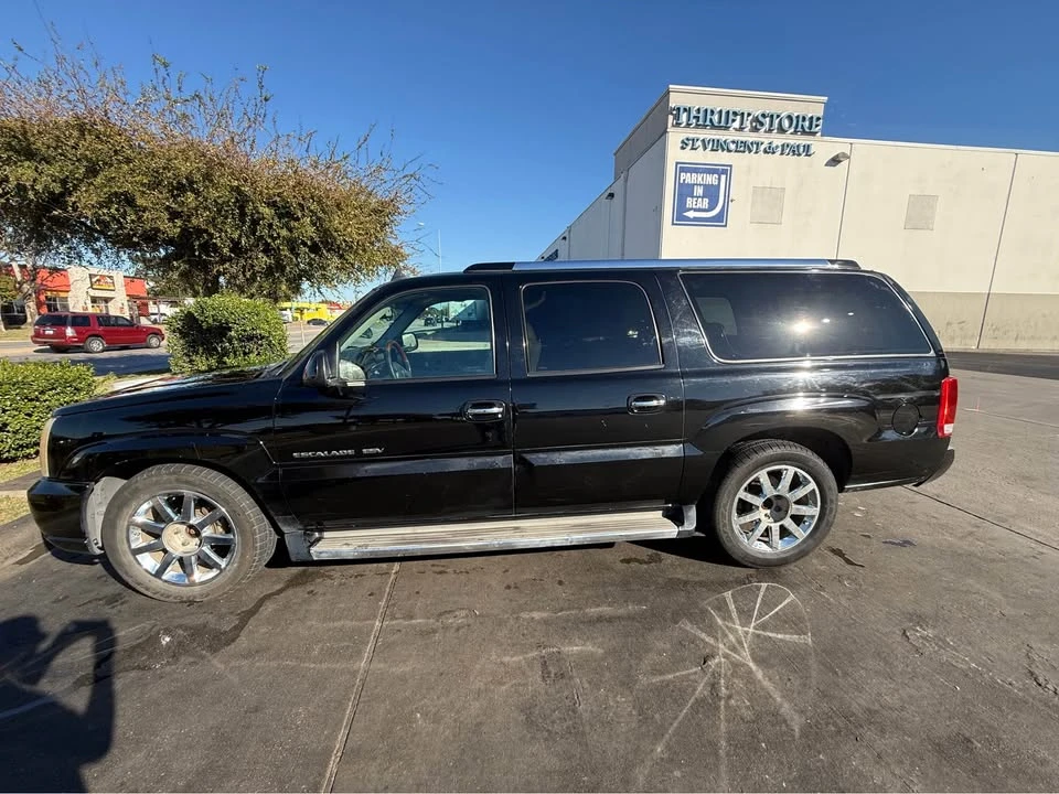 2006 Cadillac Escalade & EXT 2nd Gen - Image 2 of 13