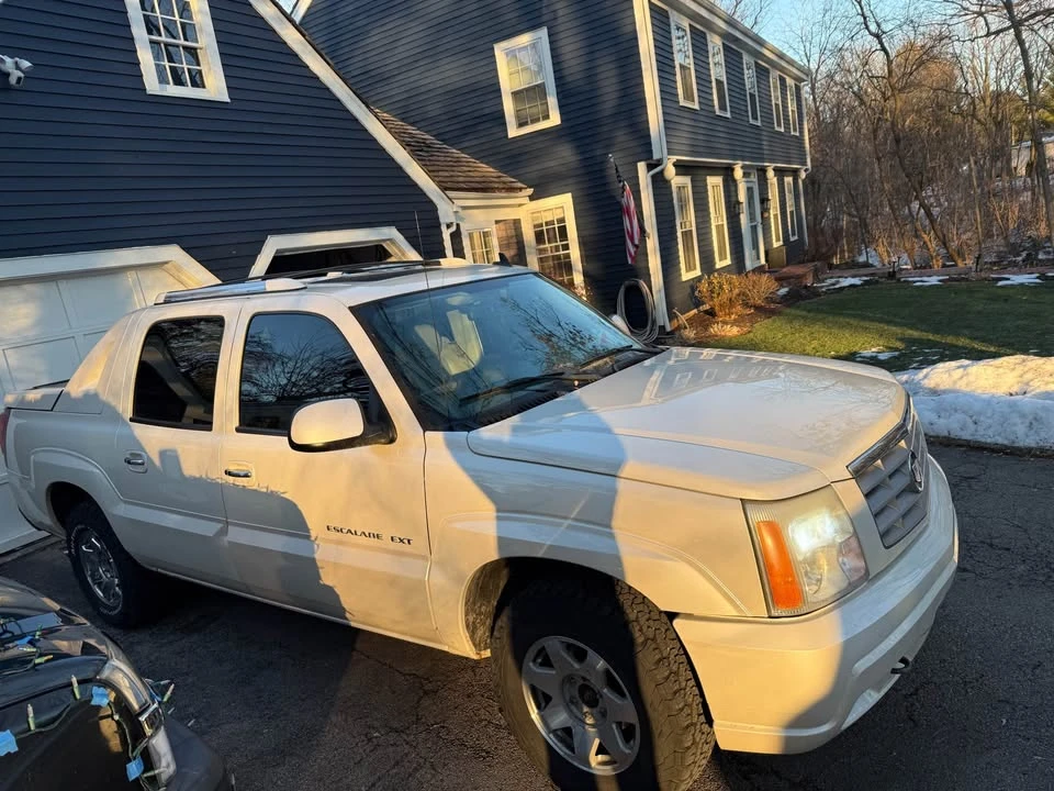 2006 Cadillac Escalade & EXT 2nd Gen - Image 2 of 9