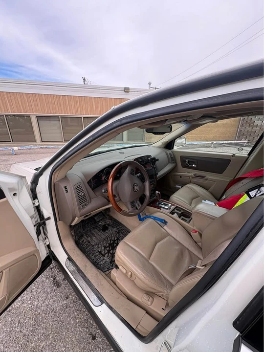 2006 Cadillac SRX - Image 8 of 15