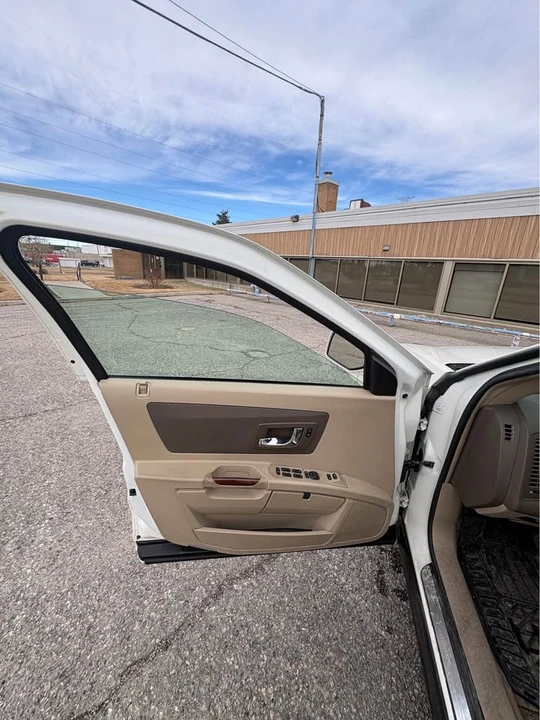 2006 Cadillac SRX - Image 9 of 15