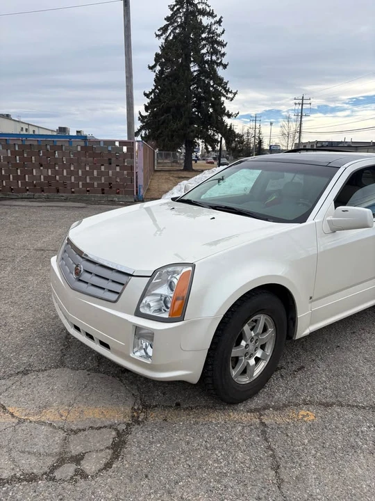 2006 Cadillac SRX - Image 2 of 15