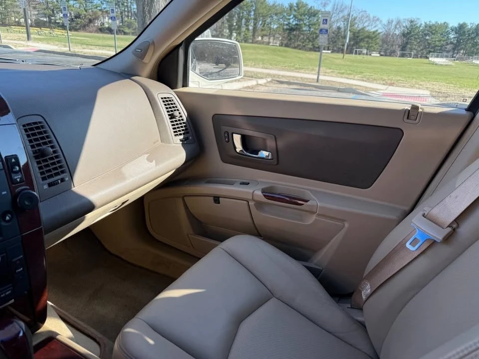 2006 Cadillac SRX - Image 13 of 20