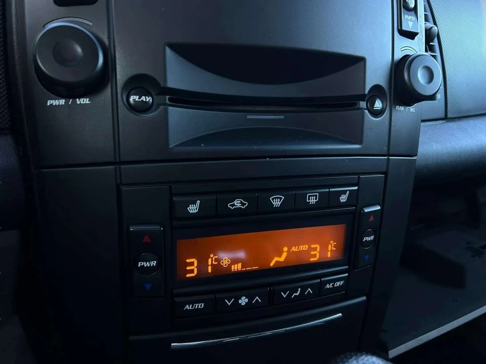 2006 Cadillac SRX - Image 18 of 19