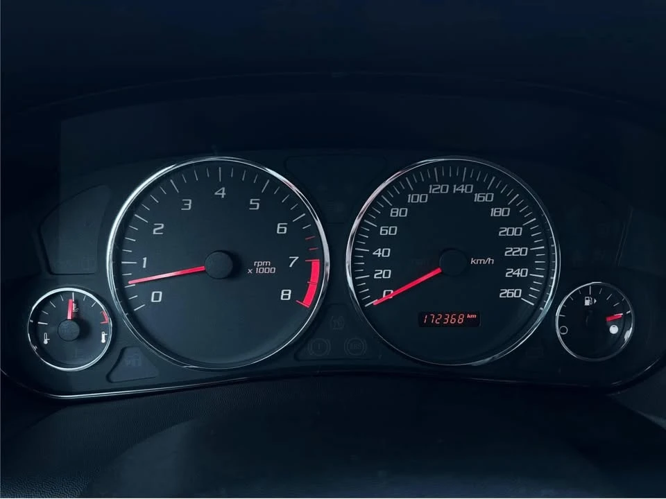 2006 Cadillac SRX - Image 16 of 19