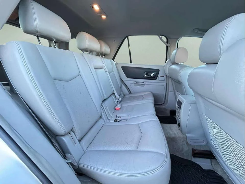 2006 Cadillac SRX - Image 12 of 19