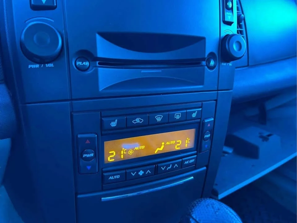 2006 Cadillac SRX - Image 18 of 20
