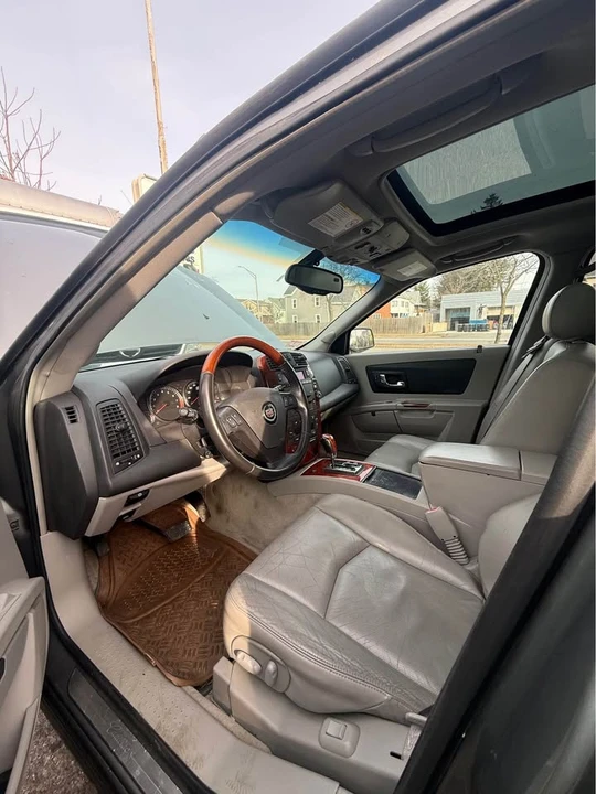 2006 Cadillac SRX - Image 3 of 4