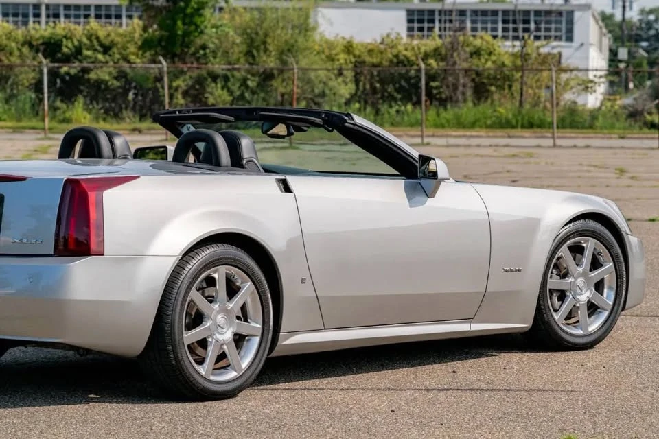 2006 Cadillac XLR - Image 15 of 20