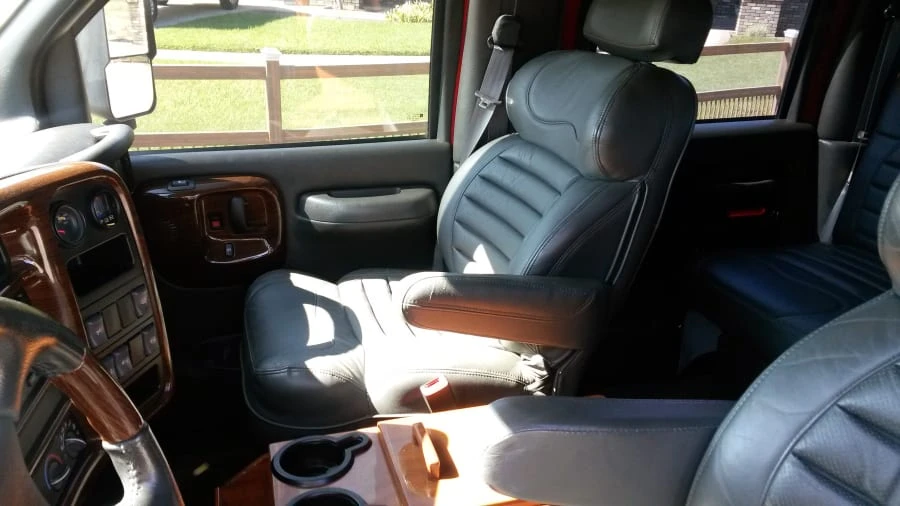 2006 Chevrolet Kodiak - Image 2 of 10