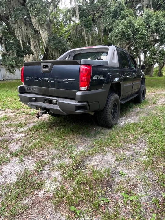 2006 Chevrolet Avalanche - Image 2 of 15
