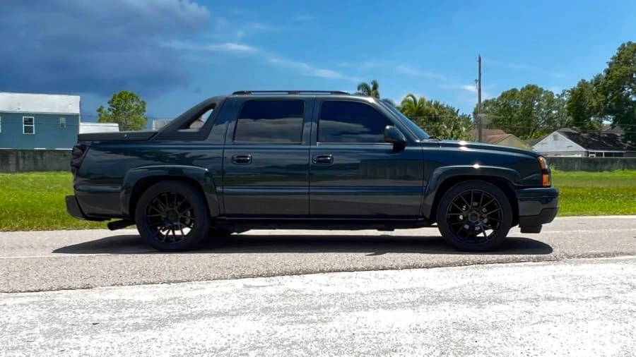 2006 Chevrolet Avalanche - Image 2 of 9