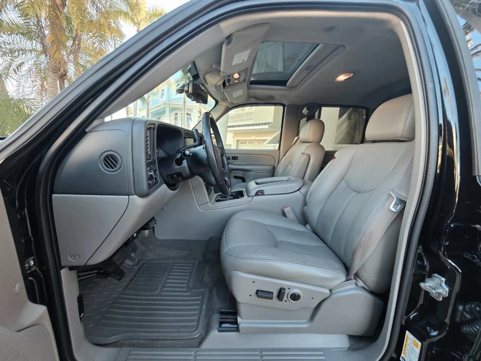 2006 Chevrolet Avalanche - Image 20 of 21