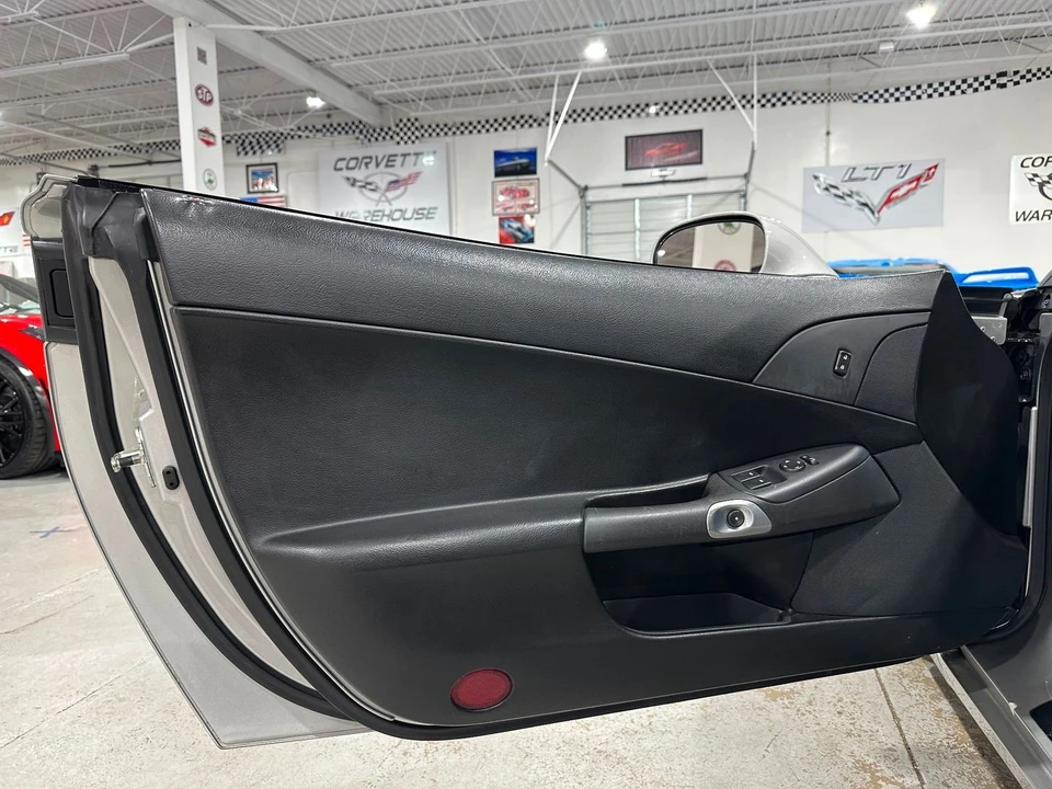 2006 Chevrolet Corvette C6 - Image 16 of 21