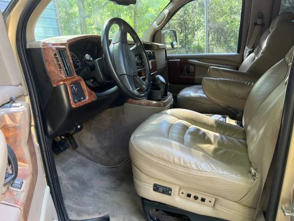 2006 Chevrolet Express - Image 3 of 10
