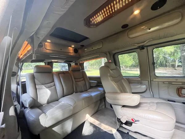 2006 Chevrolet Express - Image 5 of 10