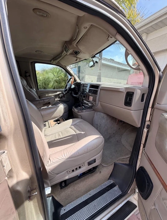 2006 Chevrolet Express - Image 11 of 13