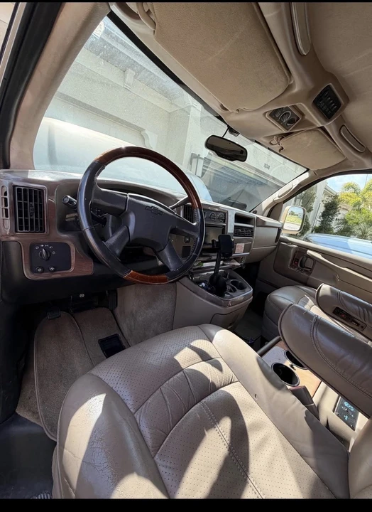 2006 Chevrolet Express - Image 10 of 13