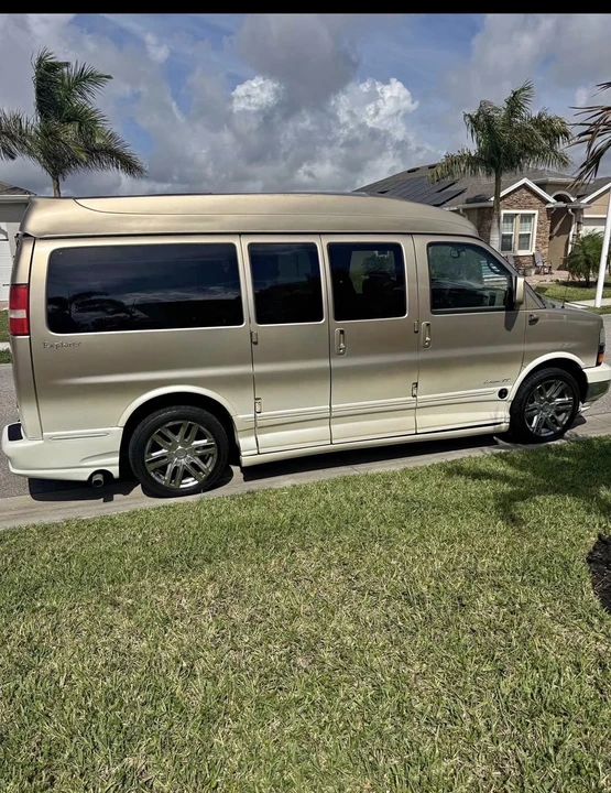 2006 Chevrolet Express - Image 2 of 13