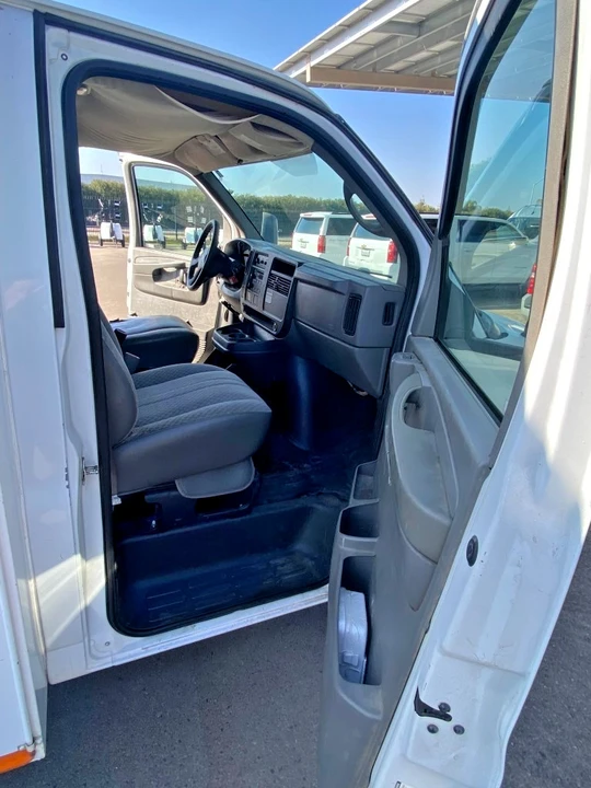 2006 Chevrolet Express - Image 7 of 20