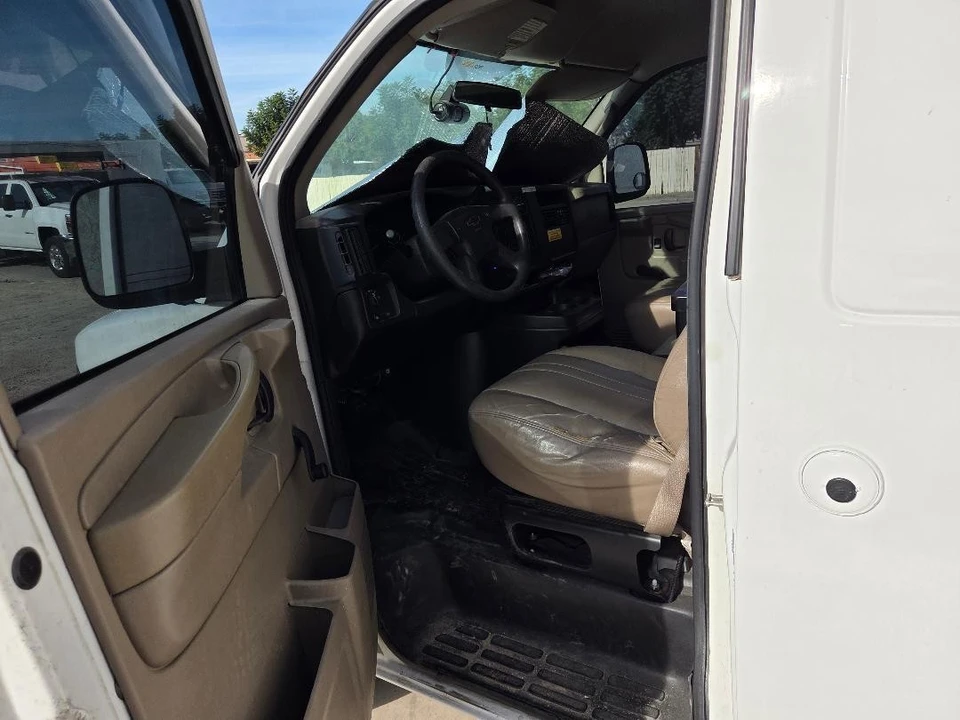 2006 Chevrolet Express - Image 7 of 9