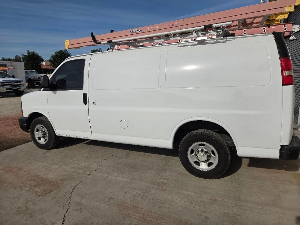 2006 Chevrolet Express - Image 2 of 9