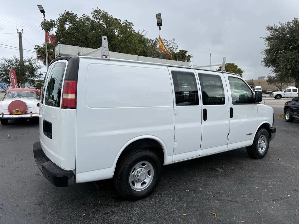 2006 Chevrolet Express - Image 9 of 21