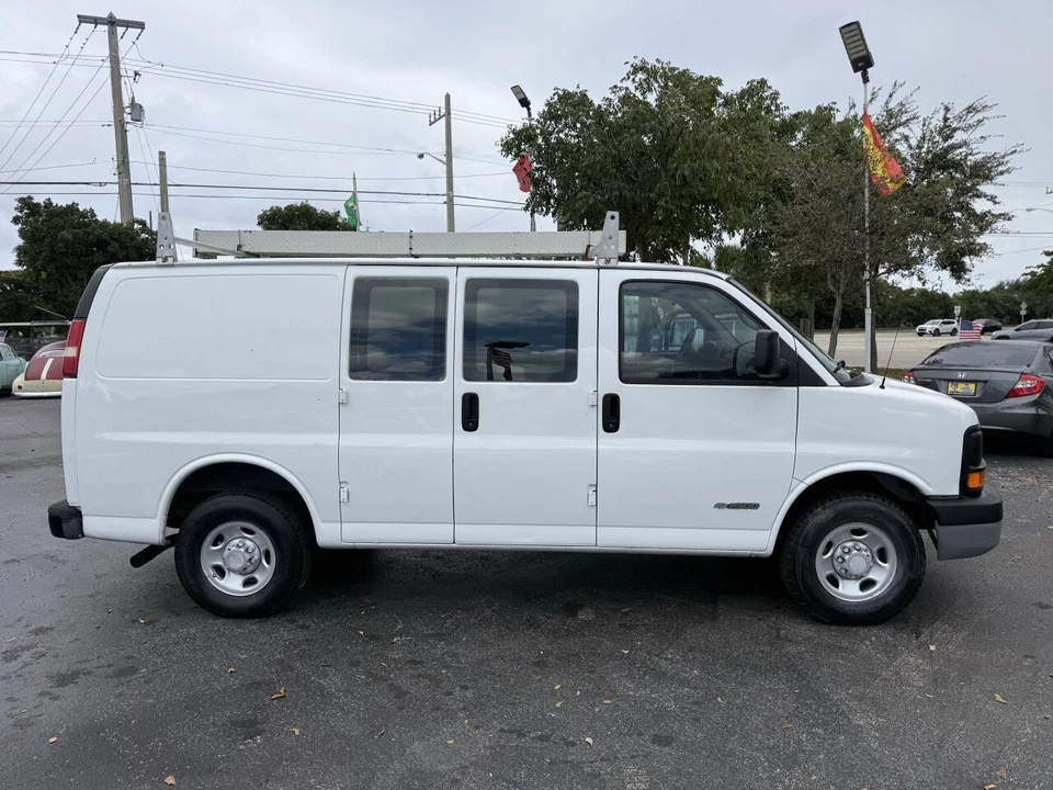 2006 Chevrolet Express - Image 9 of 21
