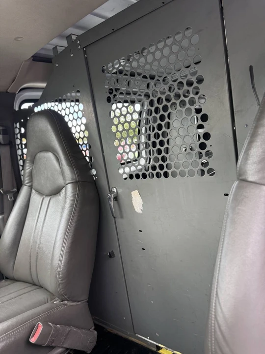2006 Chevrolet Express - Image 17 of 21