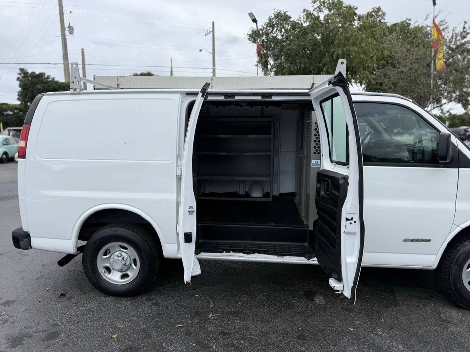 2006 Chevrolet Express - Image 18 of 21