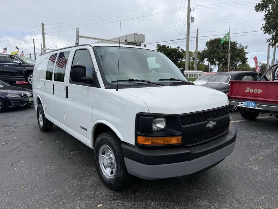 2006 Chevrolet Express - Image 10 of 21